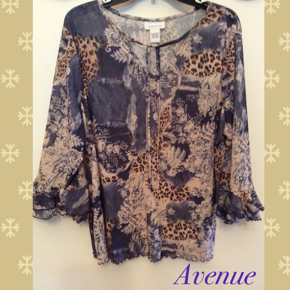Ave       Floral/Fauna Top     NWOT     18